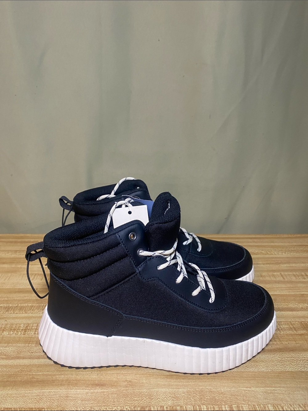Universal Thread Shyla Platform Water Repellent Hiker Boots Size 8 Women NWT